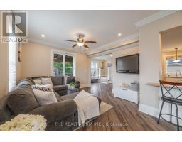 9 WALNUT STREET W - 15