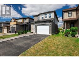 1852 FOXRIDGE CRESCENT - 2