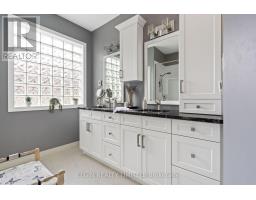 66 DONKER DRIVE - 25