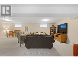 66 DONKER DRIVE - 28