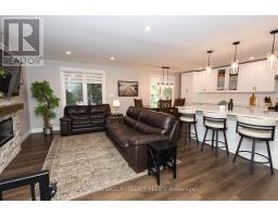 429 TREEWOOD CRESCENT - 9
