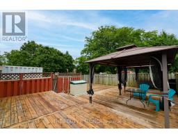 10 STROUD CRESCENT - 28