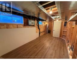 4 ROSEWOOD AVENUE - 26