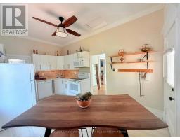 4 ROSEWOOD AVENUE - 7