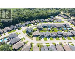 50 VEALE CRESCENT - 35