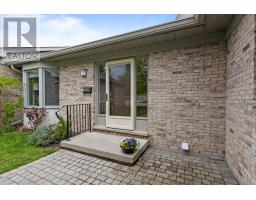 37 - 14 DOON DRIVE - 3