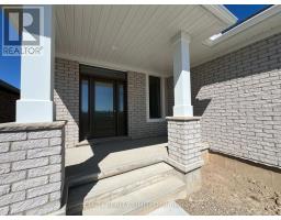 45 HEMLOCK CRESCENT - 2