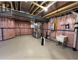 45 HEMLOCK CRESCENT - 24