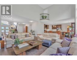1303 DYER CRESCENT - 16