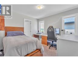 1303 DYER CRESCENT - 36