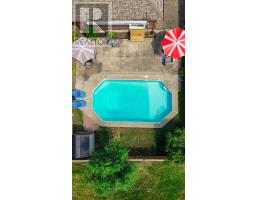 71 DUDLEY CRESCENT - 44