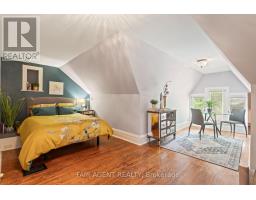 26 DALY AVENUE - 25