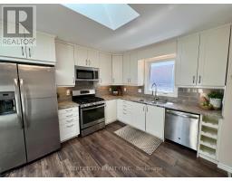 295 WALMER GROVE - 12