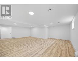 32 BRISCOE CRESCENT - 32