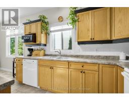 9 WILLARD CRESCENT - 16