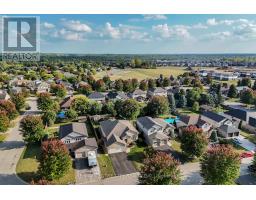 9 WILLARD CRESCENT - 2