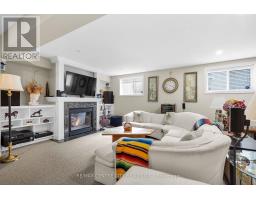 9 WILLARD CRESCENT - 33