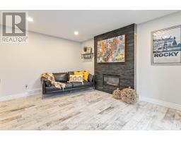 927 FARNHAM ROAD - 20