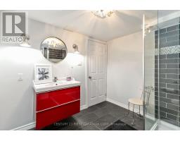927 FARNHAM ROAD - 34