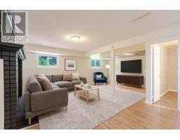 20 FAIRCHILD CRESCENT - 29