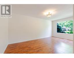 20 FAIRCHILD CRESCENT - 7