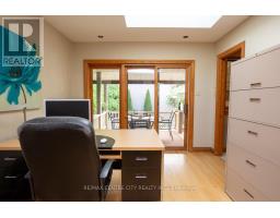 164 WOODSTOCK STREET N - 24