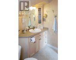 164 WOODSTOCK STREET N - 33
