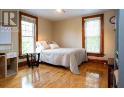 164 WOODSTOCK STREET N - 35