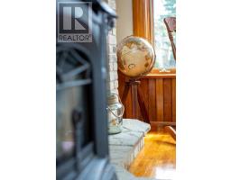 164 WOODSTOCK STREET N - 9