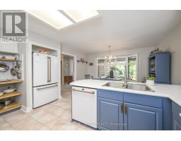 40 QUINELLA DRIVE - 13
