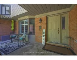 40 QUINELLA DRIVE - 2