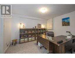 40 QUINELLA DRIVE - 27