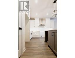 16 - 175 GLENGARIFF DRIVE - 8