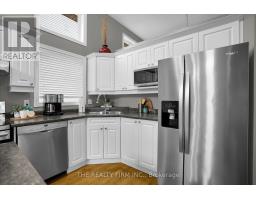 1689 BAYSWATER CRESCENT - 12