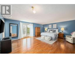 23 FARMINGTON CRESCENT - 19