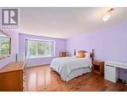 23 FARMINGTON CRESCENT - 23