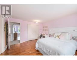 23 FARMINGTON CRESCENT - 26