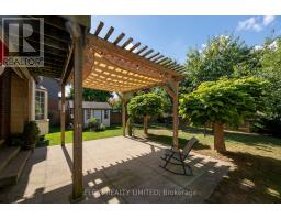 23 FARMINGTON CRESCENT - 32