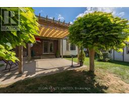 23 FARMINGTON CRESCENT - 37