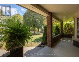 23 FARMINGTON CRESCENT - 38