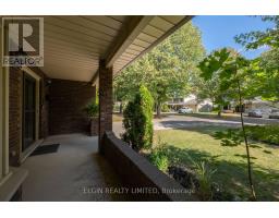 23 FARMINGTON CRESCENT - 39