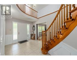 23 FARMINGTON CRESCENT - 5