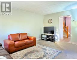 15 MOHICAN DRIVE - 11