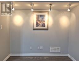 15 MOHICAN DRIVE - 32