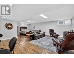 15 HARRINGTON CRESCENT - 26