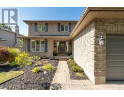 47 HUMMINGBIRD CRESCENT - 3