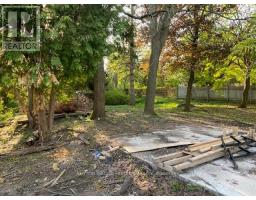 894 ADELAIDE STREET N - 23