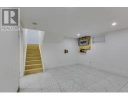 14 MCLEOD CRESCENT - 32