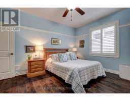 81 - 9 DAUSETT DRIVE - 12