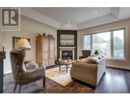 81 - 9 DAUSETT DRIVE - 19